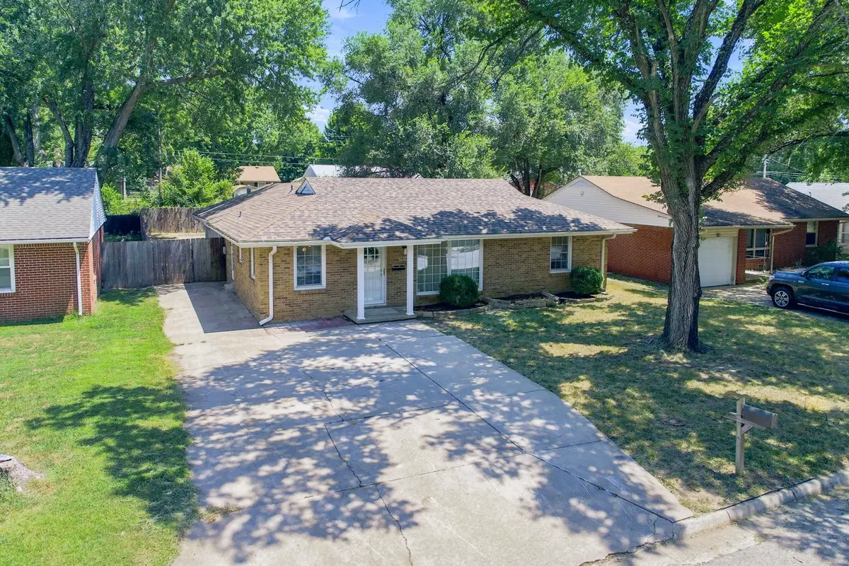 1214 N Westview Dr, Derby, KS 67037 - #1
