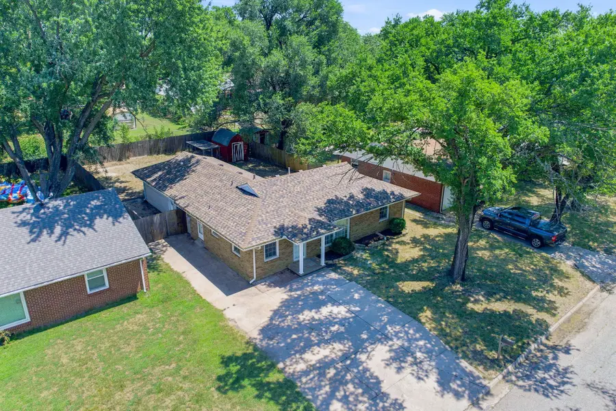 1214 N Westview Dr, Derby, KS 67037 - #2