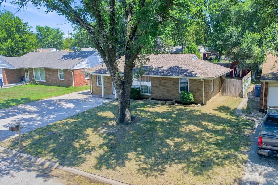 1214 N Westview Dr, Derby, KS 67037 - #3