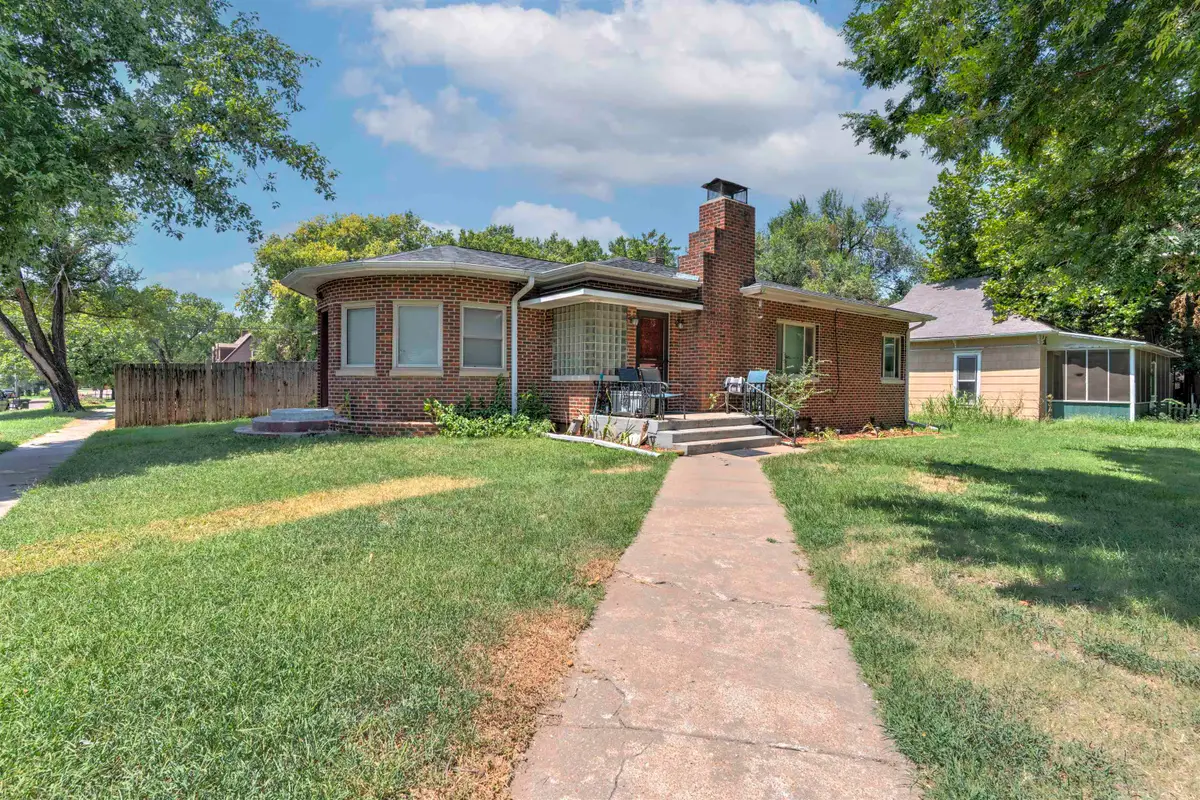 303 N 2nd, Arkansas City, KS 67005 - #1