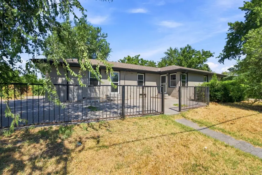 227 S Derby Ave, Derby, KS 67037 - #2