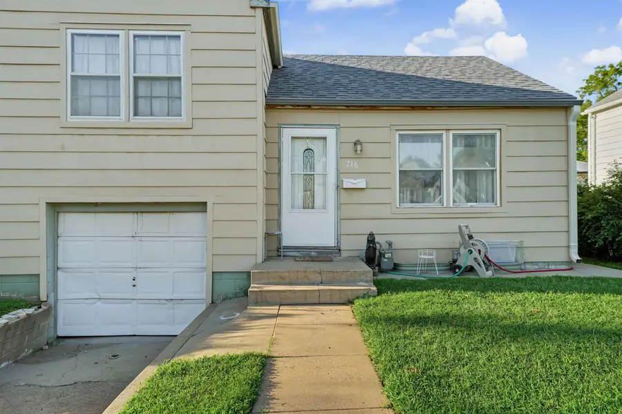 716 Washington St, Salina, KS 67401 - #2