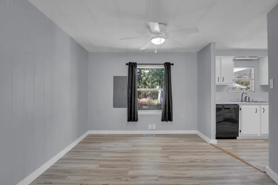 1108 E 9th, Newton, KS 67114 - #3