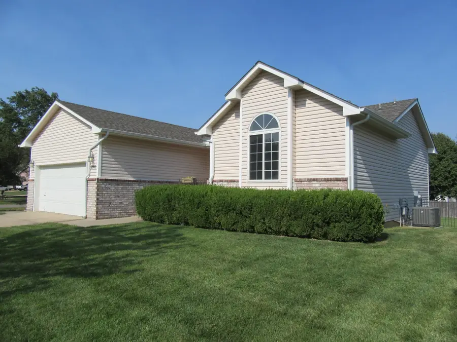 8901 W Meadow Knoll Ct, Wichita, KS 67205 - #2