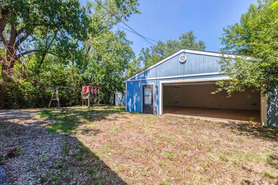 321 E Minneapolis Ave, Salina, KS 67401 - #2