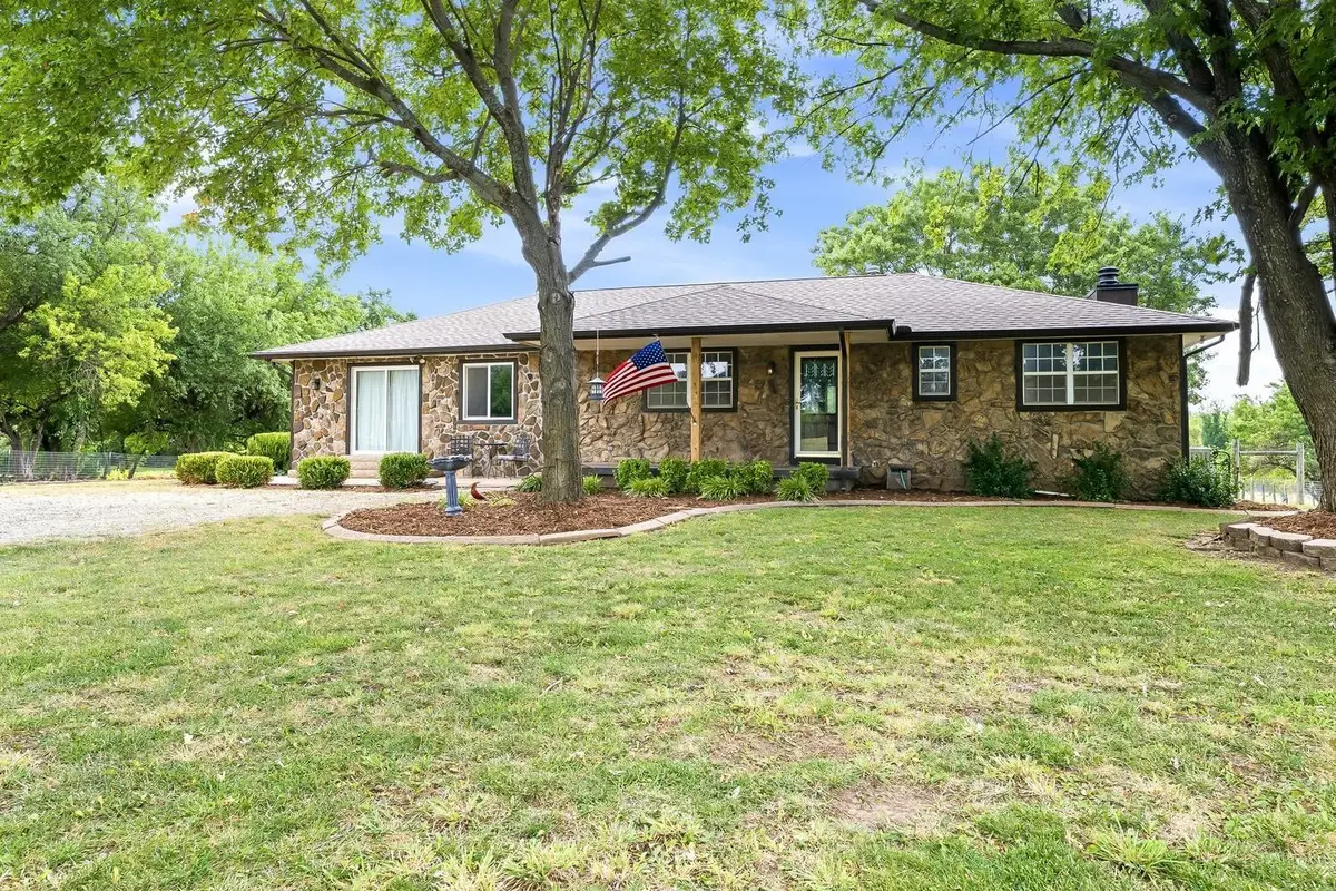 10518 SW Tawakoni Rd, Augusta, KS 67010 - #1
