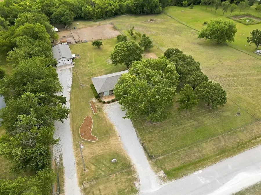 10518 SW Tawakoni Rd, Augusta, KS 67010 - #2
