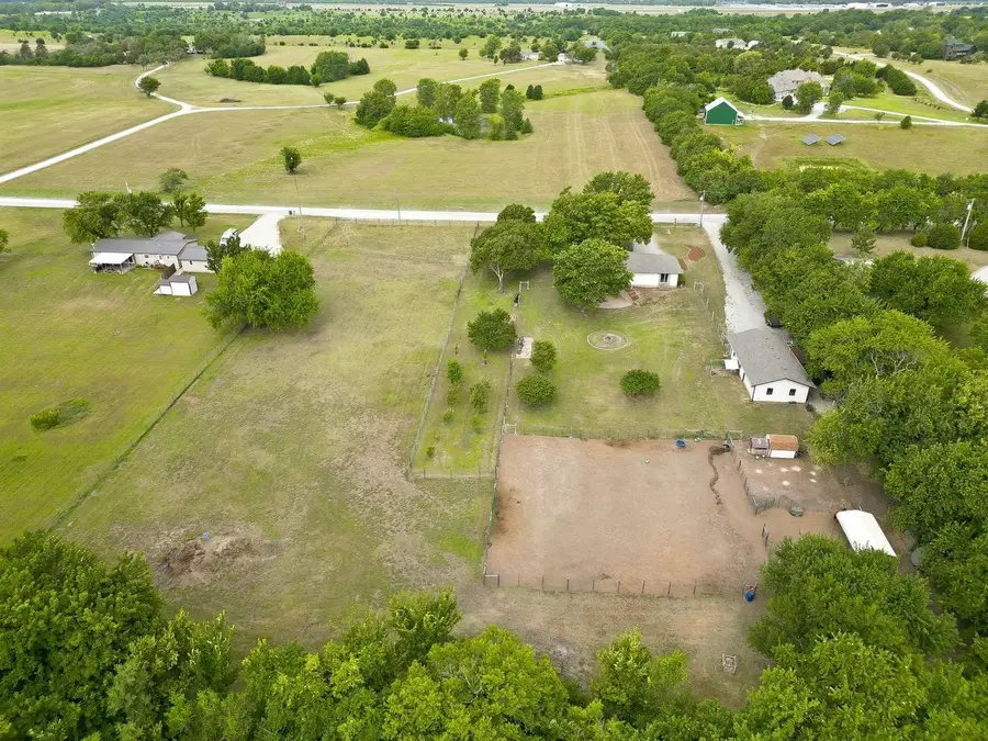 10518 SW Tawakoni Rd, Augusta, KS 67010 - #3