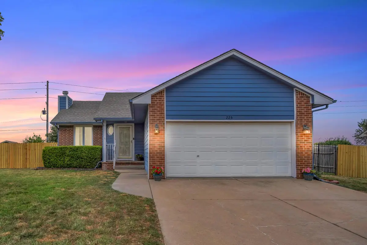225 Windward, Newton, KS 67114 - #1