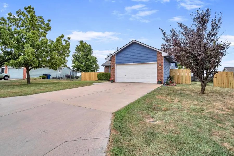 225 Windward, Newton, KS 67114 - #3