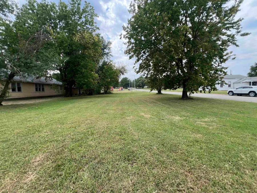 825 N 5th, Arkansas City, KS 67005 - #2