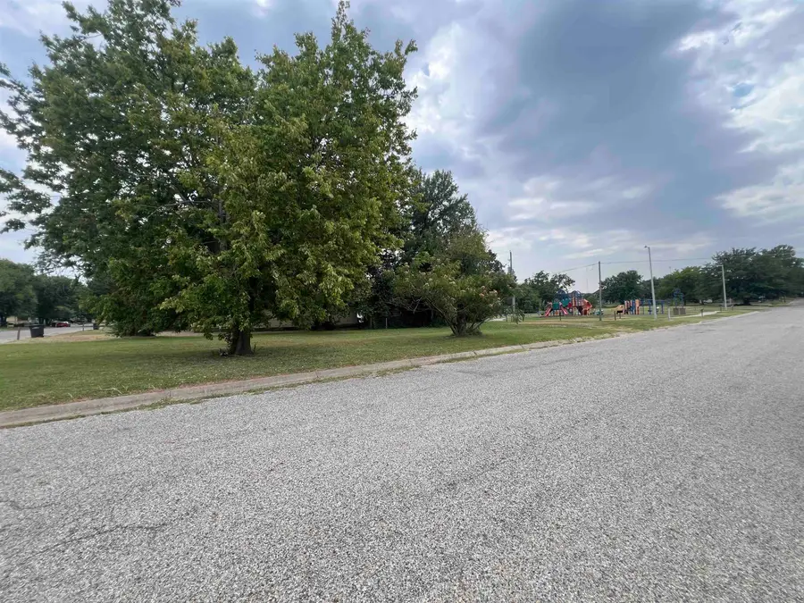 825 N 5th, Arkansas City, KS 67005 - #3