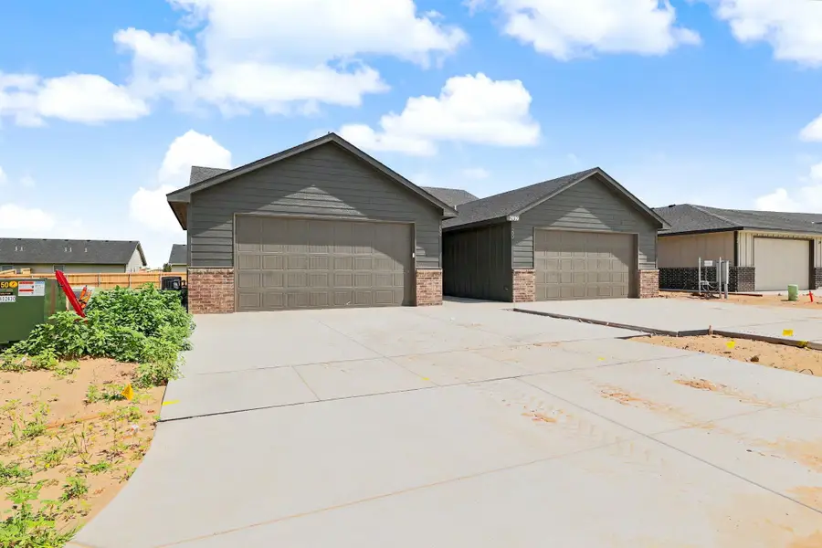2919 S Cedar Crest Ct #100, Wichita, KS 67235 - #2