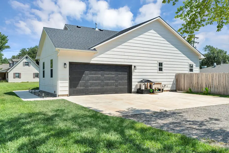 413 S Cranmer St, Conway Springs, KS 67031 - #3