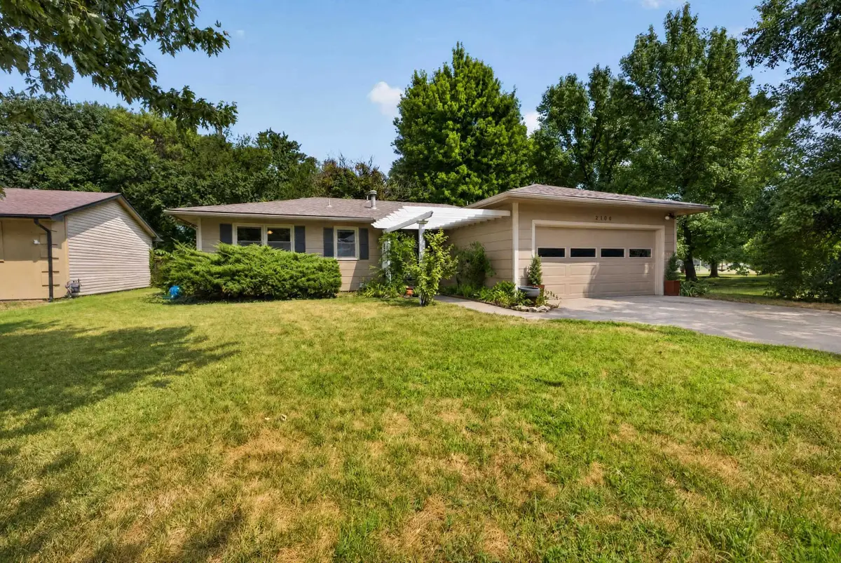 2100 N Ridgewood Dr, Wichita, KS 67208 - #1