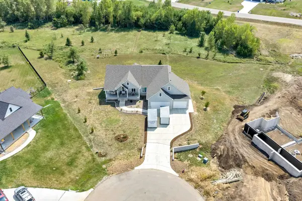 429 Cedar Point Ct, Derby, KS 67037