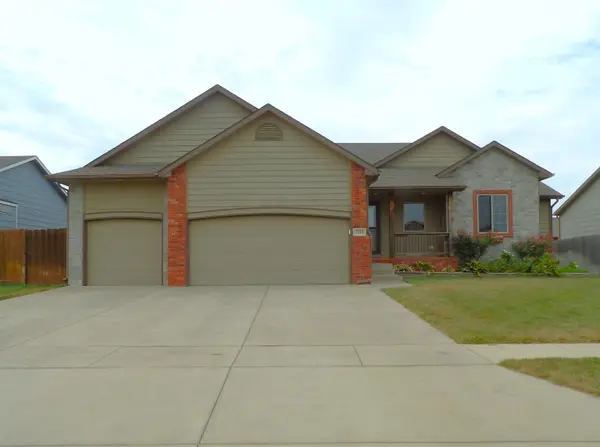 1213 N Lake Ridge Dr, Derby, KS 67037