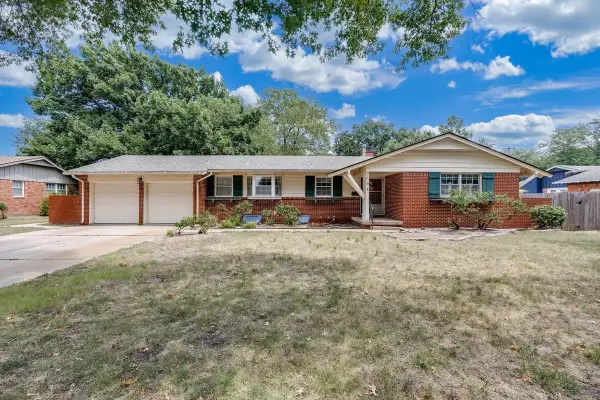 604 N Saint James Pl, Wichita, KS 67206