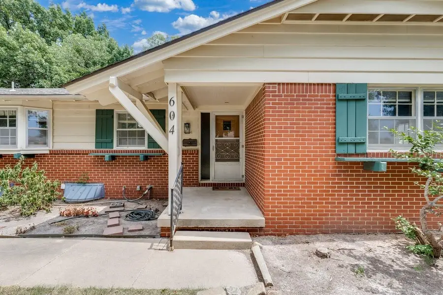 604 N Saint James Pl, Wichita, KS 67206 - #2