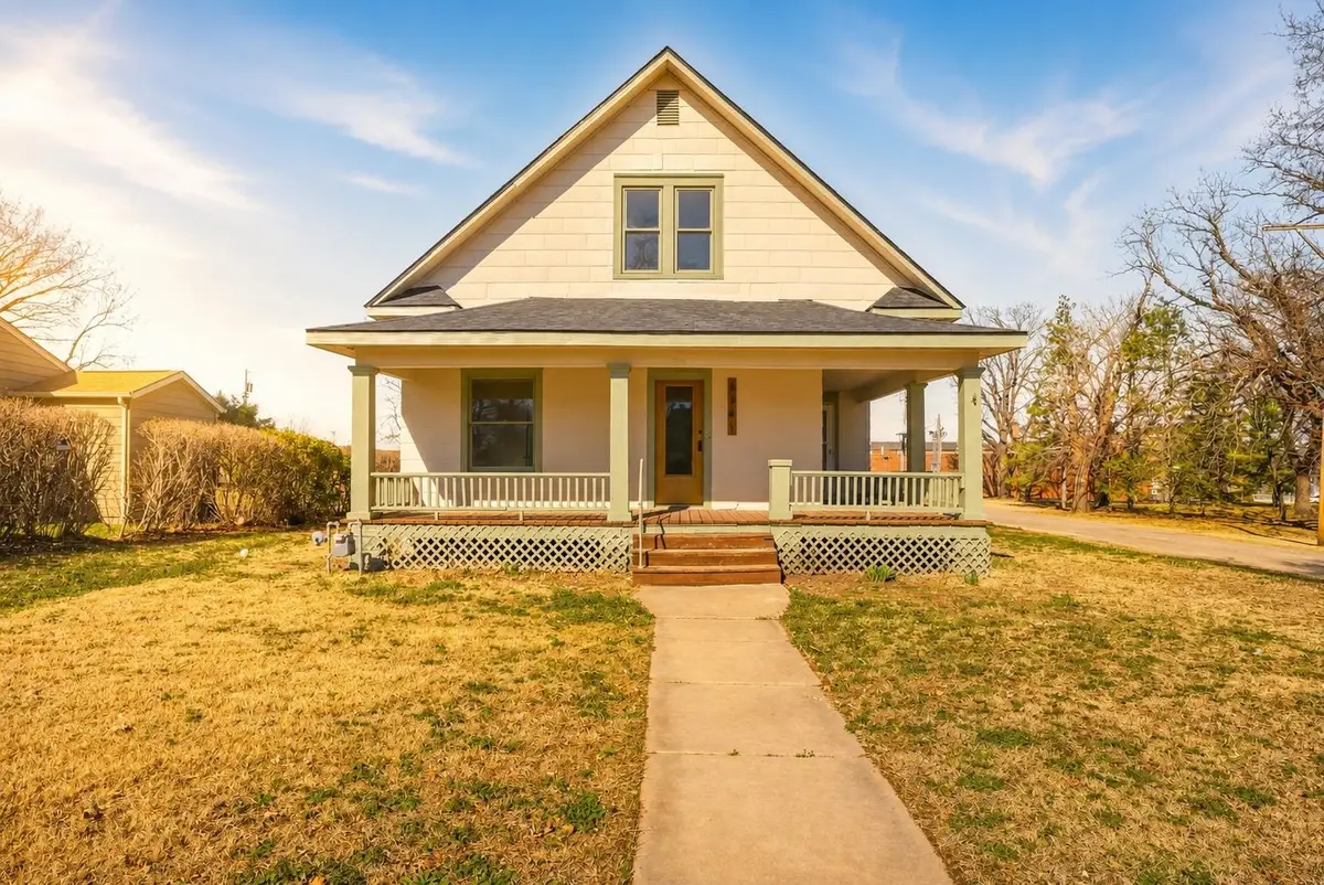 604 W Spring Ave, Conway Springs, KS 67031 - #1