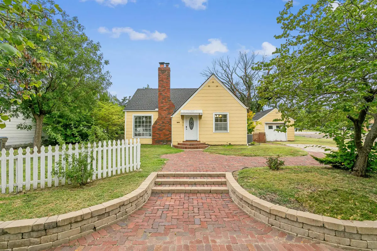 521 N Marshall St, Cheney, KS 67025 - #1