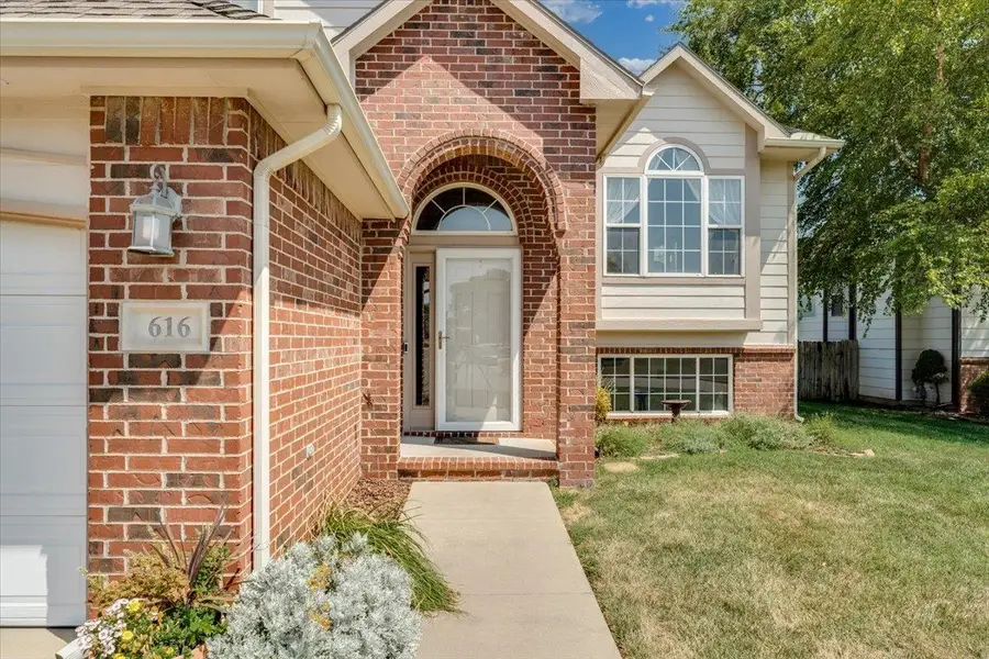 616 W Gatewood Ln, Andover, KS 67002 - #2