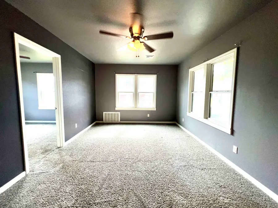 308 S 2nd, Arkansas City, KS 67005 - #3