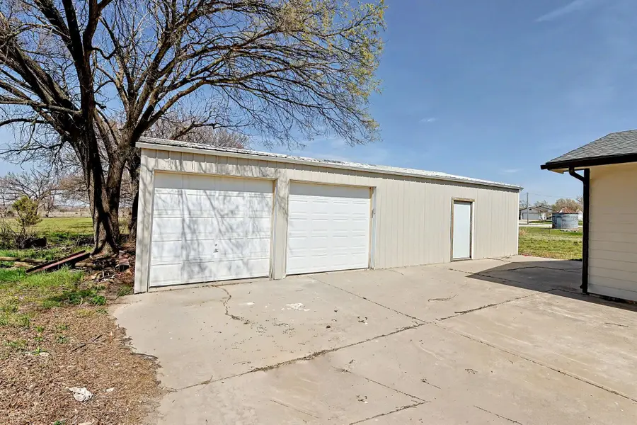234 W Central St, Greenwich, KS 67055 - #2