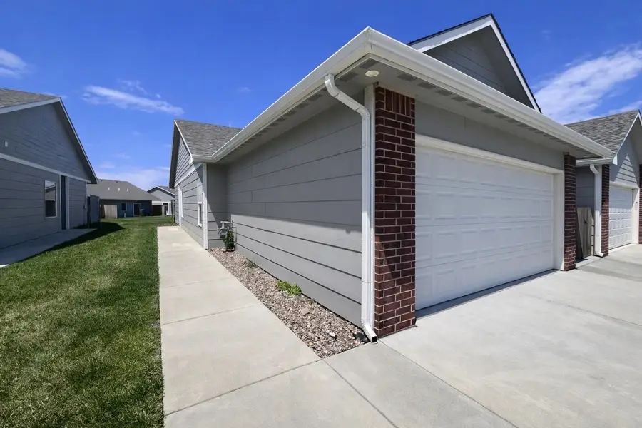 5406-5408 N Colburn Street, Bel Aire, KS 67220 - #3