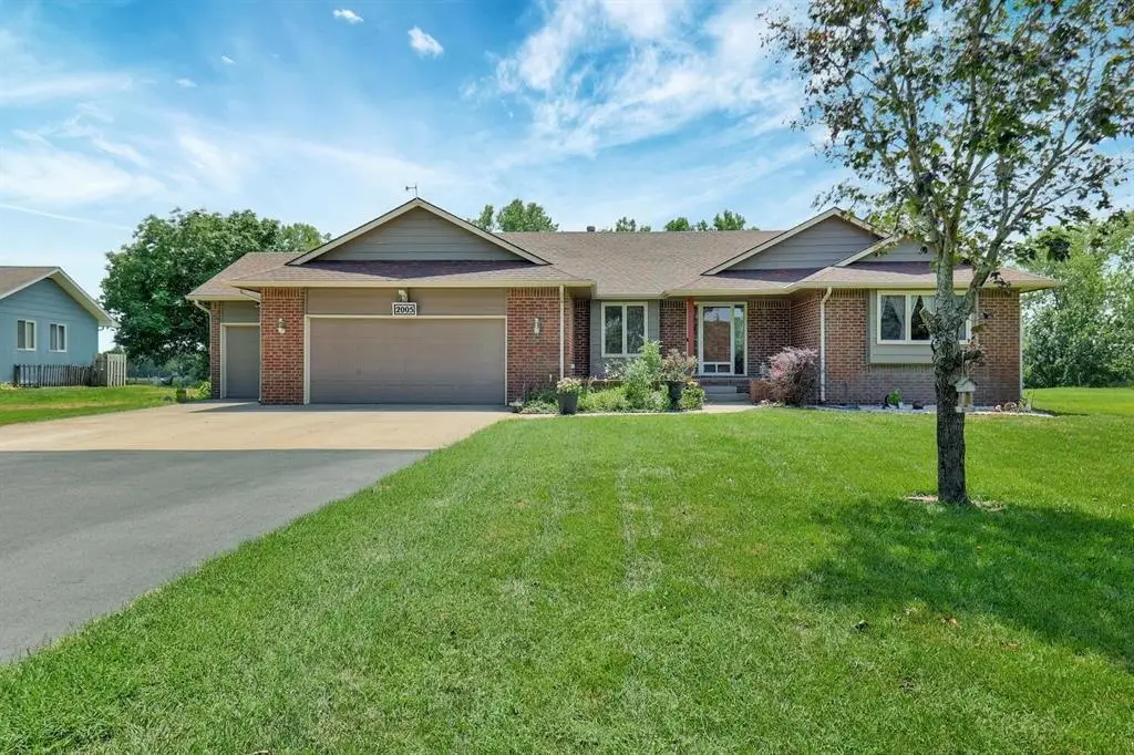 2005 E Pine Bay St, Wichita, KS 67216 - #1