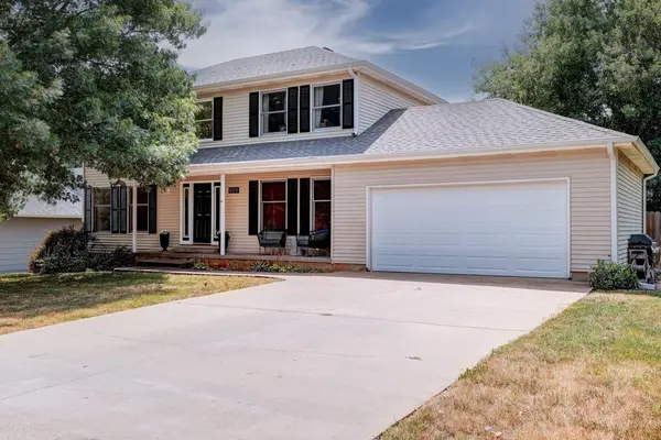 609 E 33rd, Winfield, KS 67156