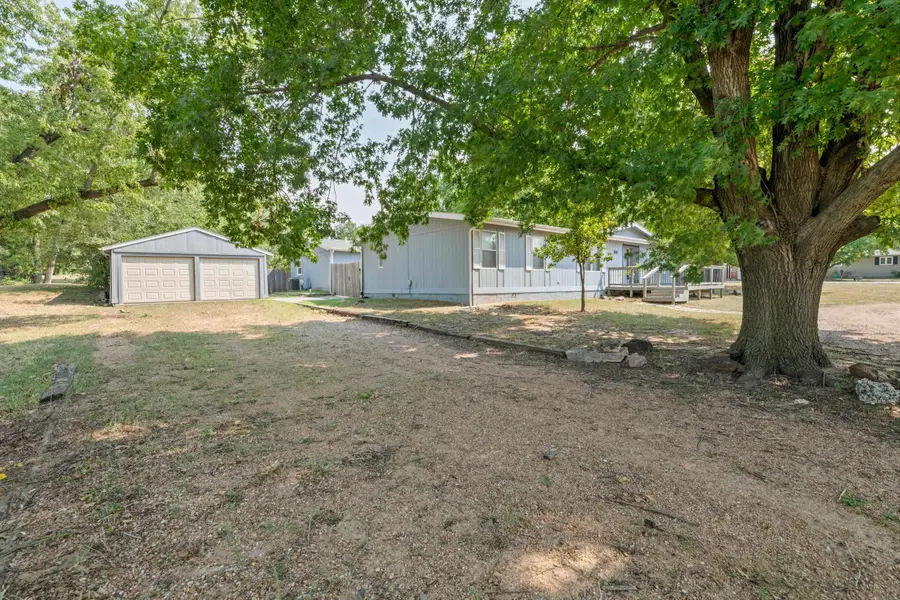 300 Williamson Dr, Hutchinson, KS 67502 - #3