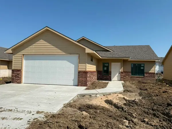 8968 E Joshua St, Bel Aire, KS 67226