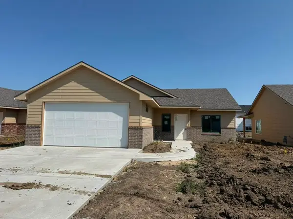 8974 E Joshua St, Bel Aire, KS 67226