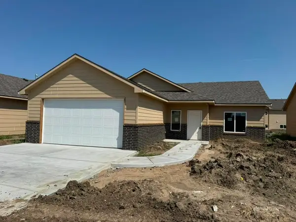 8986 E Joshua St, Bel Aire, KS 67226
