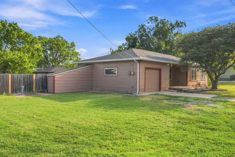 230 W Litson, Benton, KS 67017 - #2