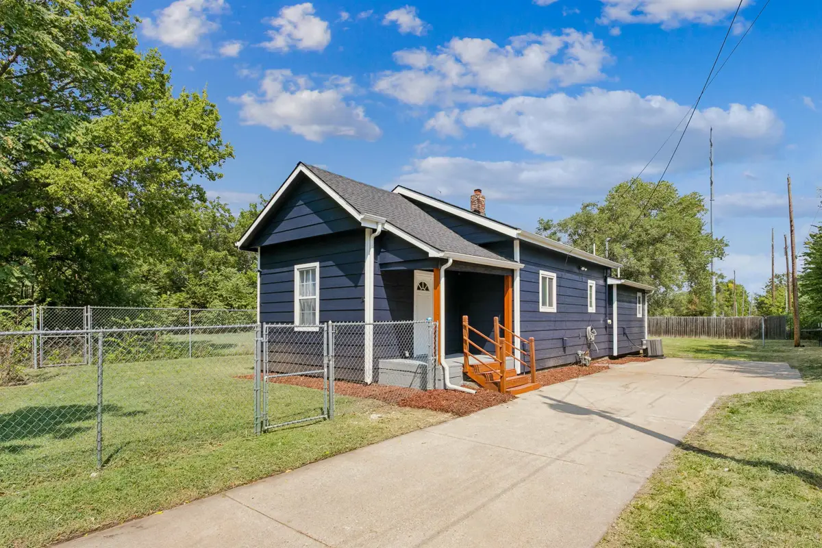 2016 E Chishom St, Wichita, KS 67214 - #1