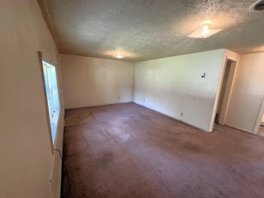 331 Des Moines Ave, Salina, KS 67401 - #3