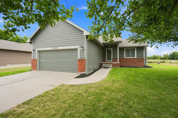 2230 E Glen Hills Dr, Derby, KS 67037