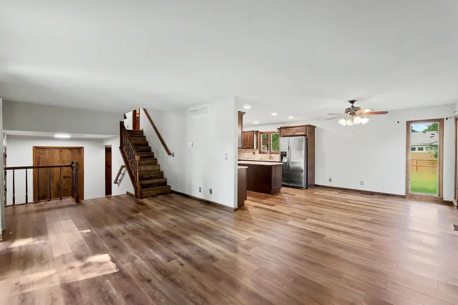 419 N Mimosa Dr, Haysville, KS 67060 - #3