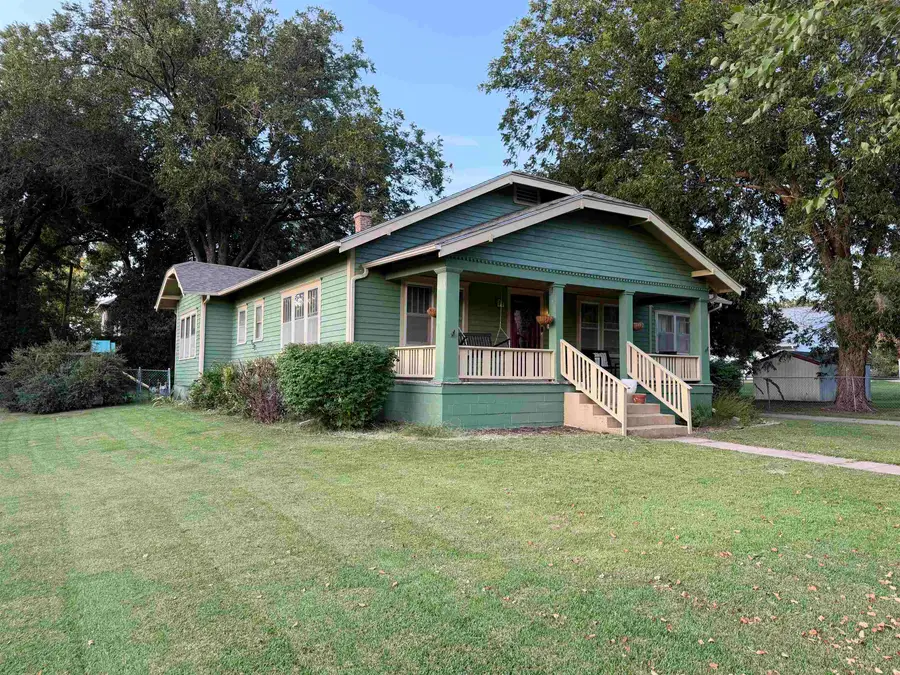 608 E 2nd St, Eureka, KS 67045 - #2