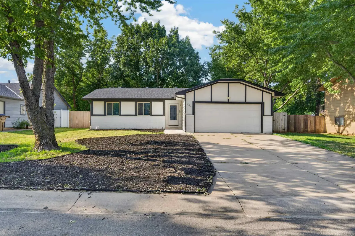 207 E North Point St, Derby, KS 67037 - #1