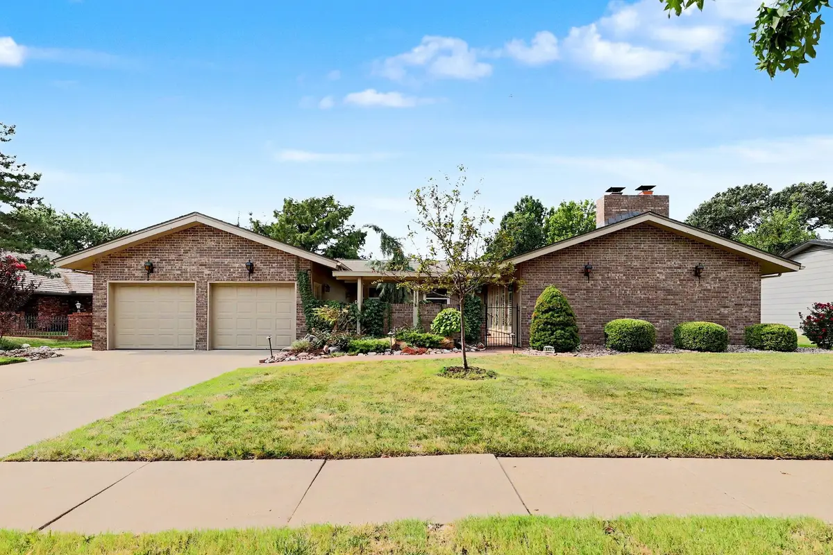 8611 E Tamarac Ln, Wichita, KS 67206 - #1