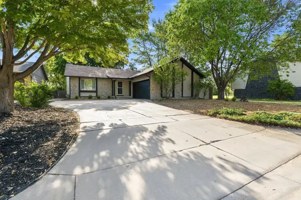 112 N Summitlawn Cir, Wichita, KS 67212