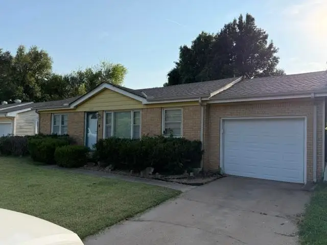 227 S Sunset Ave, Haysville, KS 67060 - #1