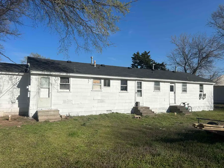 1220 S C St, Wellington, KS 67152 - #2