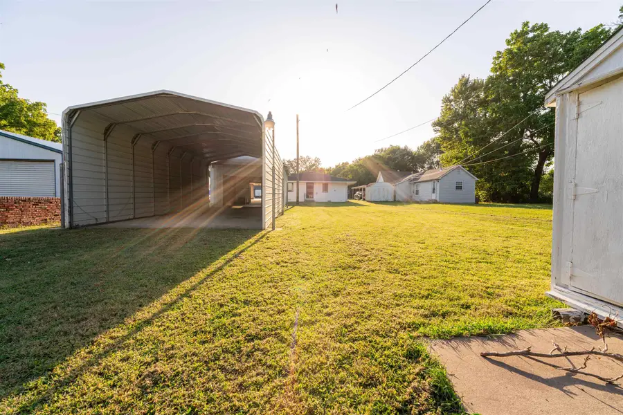 818 N Washington St, El Dorado, KS 67042 - #2