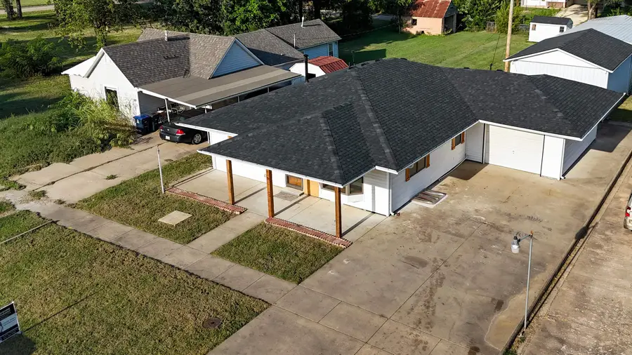 818 N Washington St, El Dorado, KS 67042 - #3