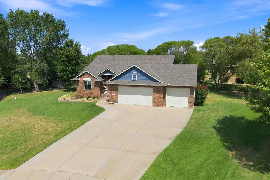 1303 S Ravenwood Ct, Derby, KS 67037 - #3