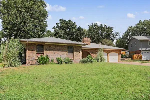 1306 E Brookfield Lane, Derby, KS 67037